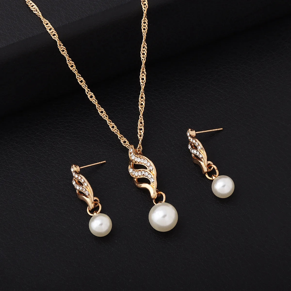 Women's Necklace Earrings Set