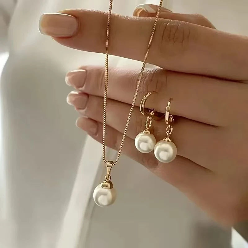 2 Pieces Of Round Pearl Jewelry Set with Earrings & Necklaces